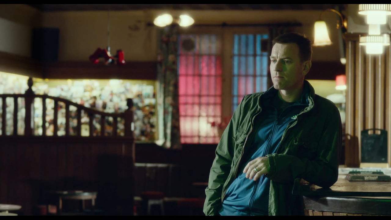 T2: Trainspotting (2017) - Sunshine Pub Reunion Screen Capture #4