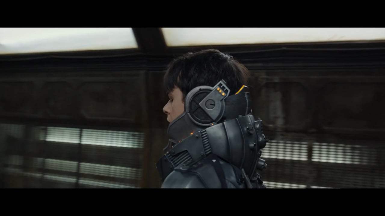 Valerian and the City of a Thousand Planets (2017) - Leads Me Straight Into a Wall Screen Capture #2