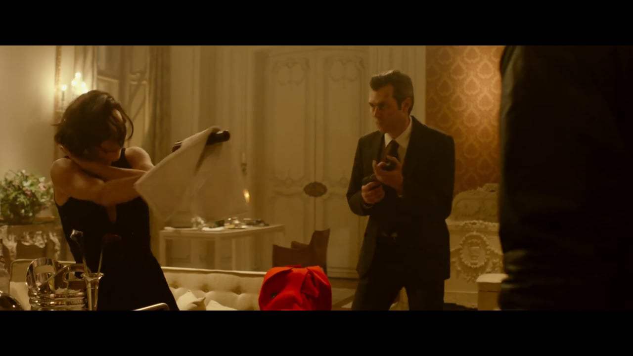Atomic Blonde Featurette - Fight Like a Girl (2017) Screen Capture #4