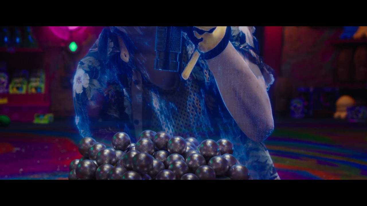 Valerian and the City of a Thousand Planets (2017) - Run to Mommy Screen Capture #2