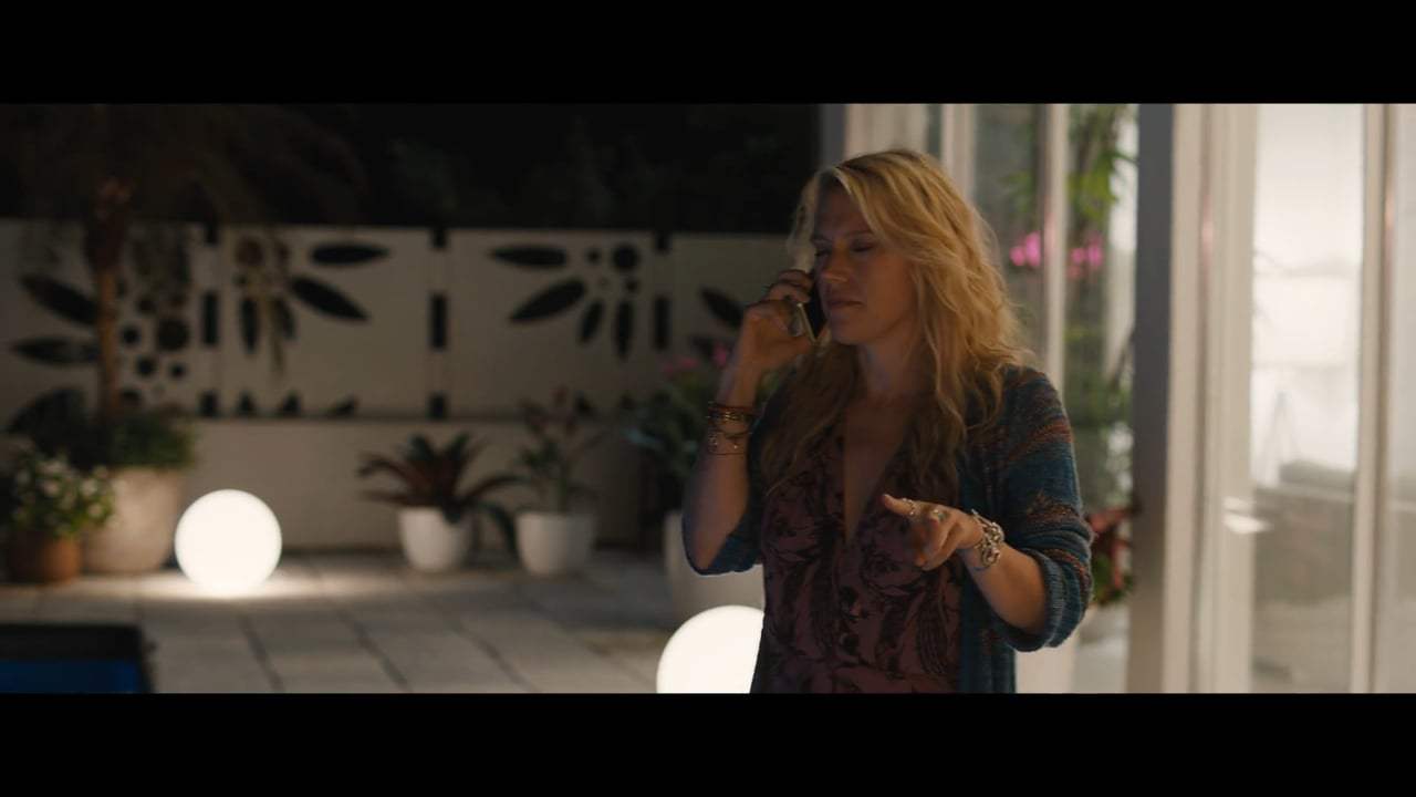 Rough Night Gag Reel - Ordering a Pizza (2017) Screen Capture #3