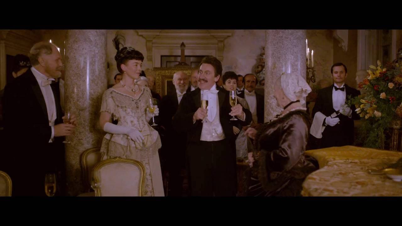 Victoria and Abdul Featurette - Long Live The Queen (2017) Screen Capture #4