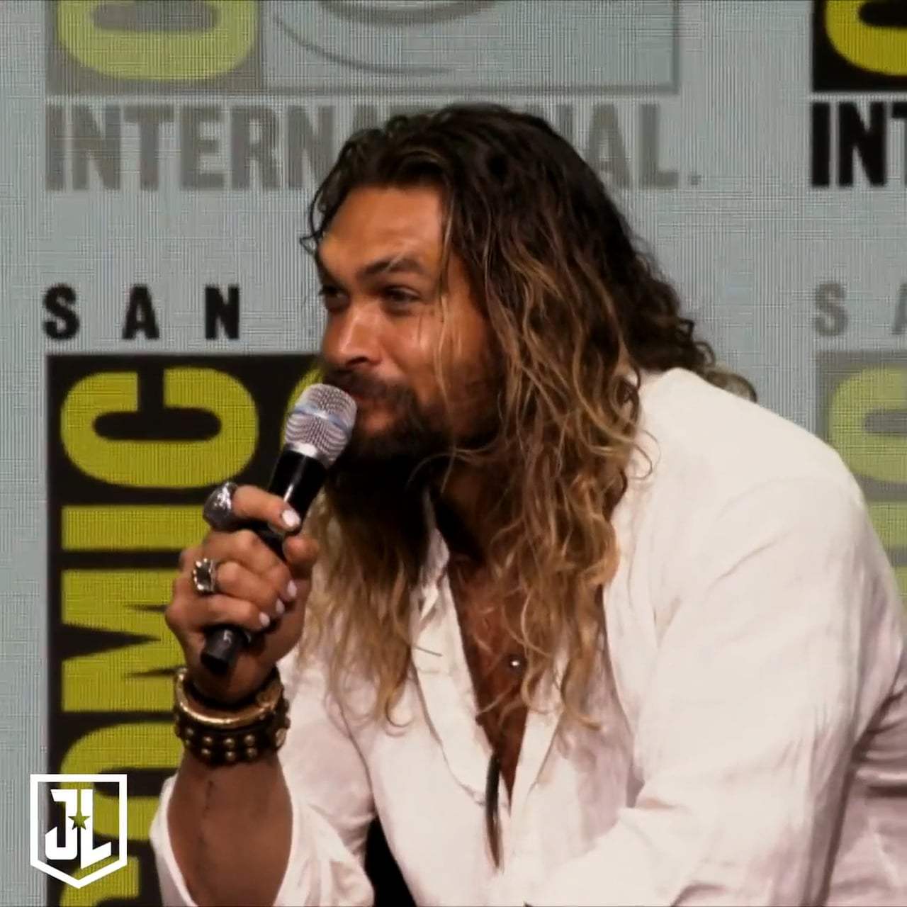 Justice League Featurette - Casting Aquaman (2017) Screen Capture #2