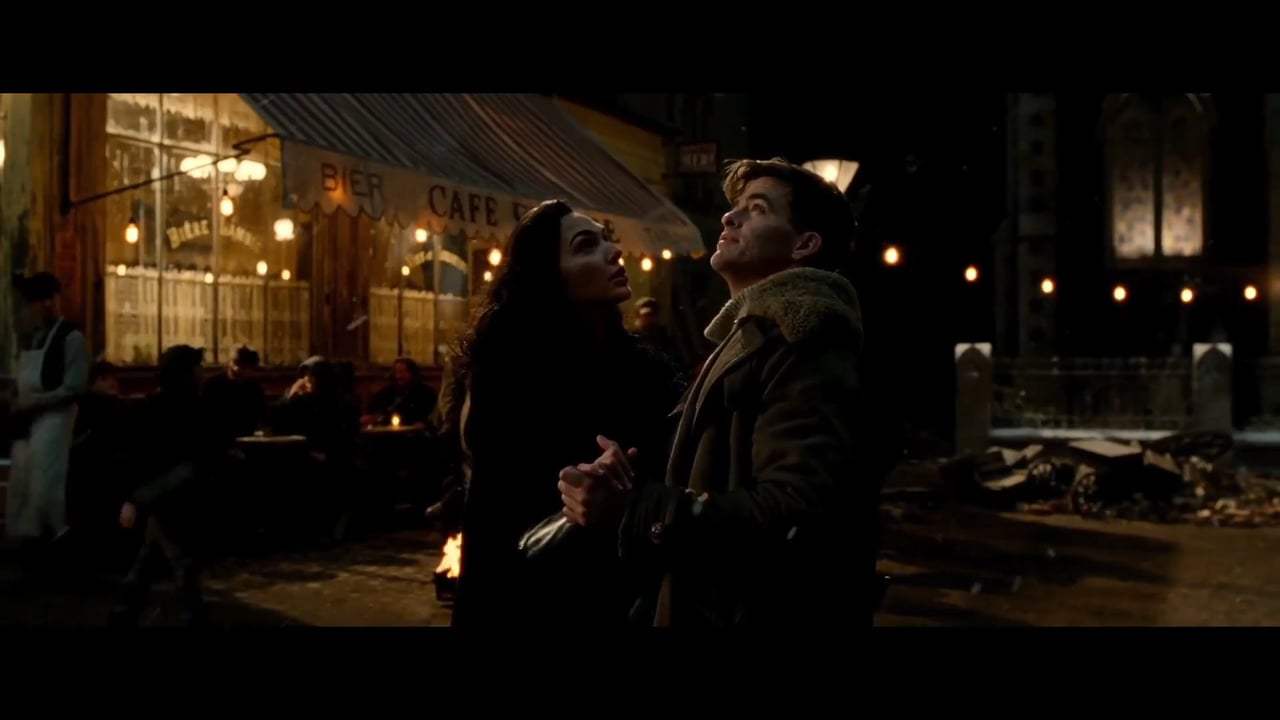 Wonder Woman Featurette - Patty Jenkins's Vision (2017) Screen Capture #2