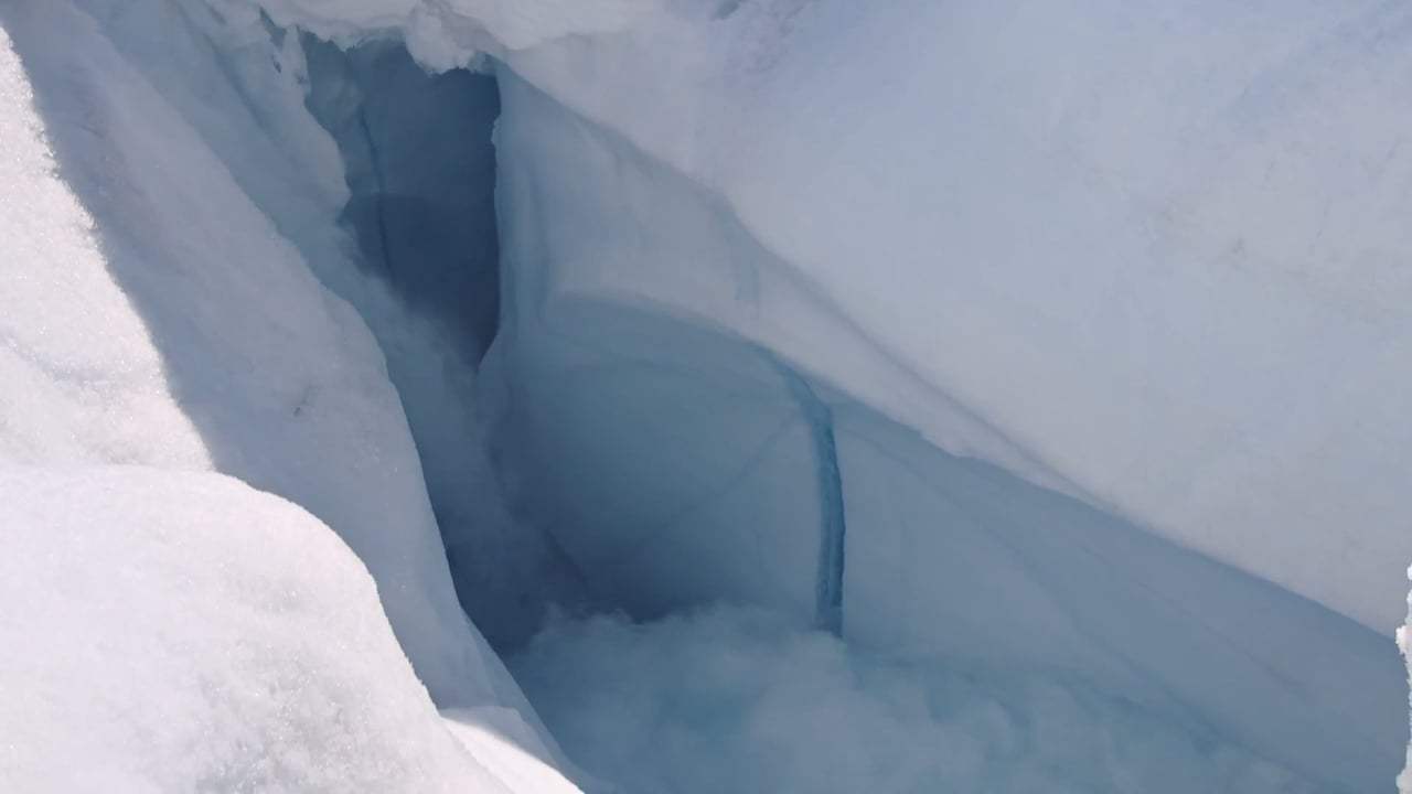 An Inconvenient Sequel Featurette - Shooting on Treacherous Ice (2017) Screen Capture #3