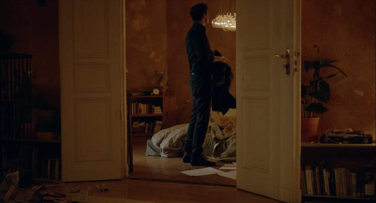 The Square (2017) - Monkey Screen Capture #1