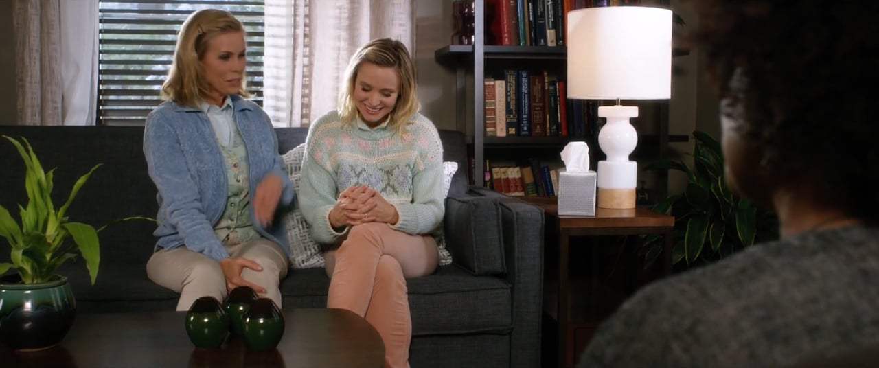 A Bad Mom's Christmas (2017) - Dr. Karl Screen Capture #1