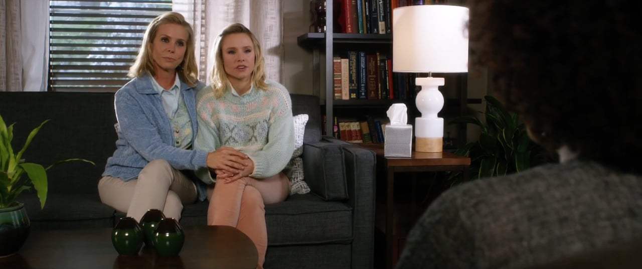A Bad Mom's Christmas (2017) - Dr. Karl Screen Capture #2