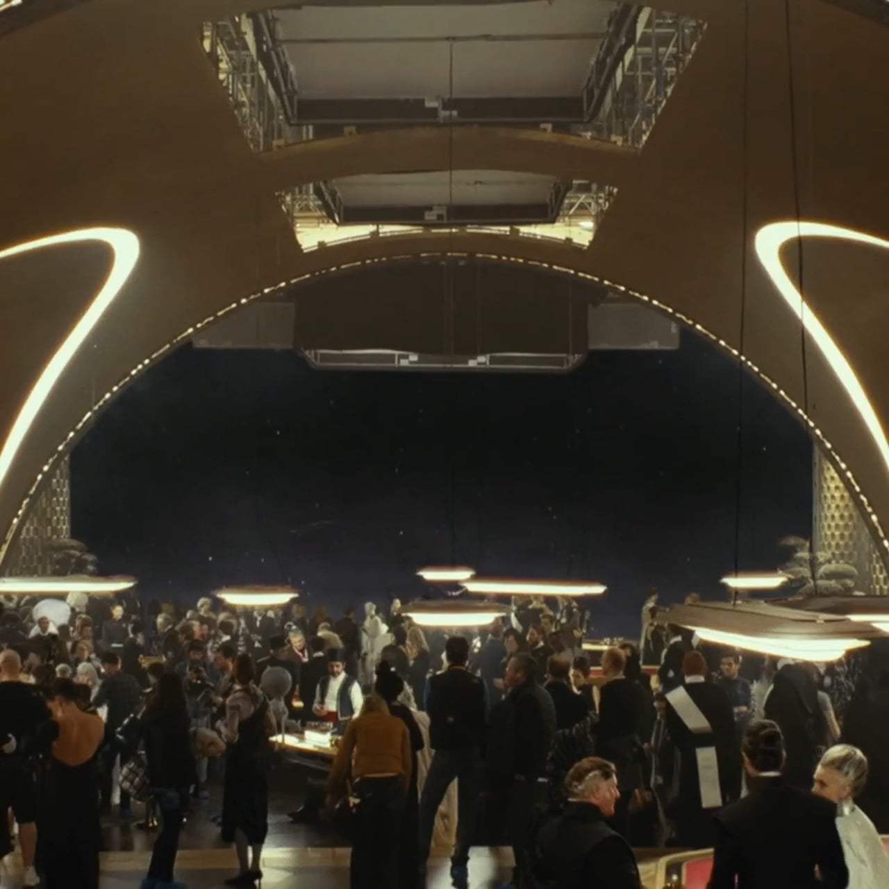 Star Wars: Episode VIII - The Last Jedi Featurette - Droid School (2017) Screen Capture #3