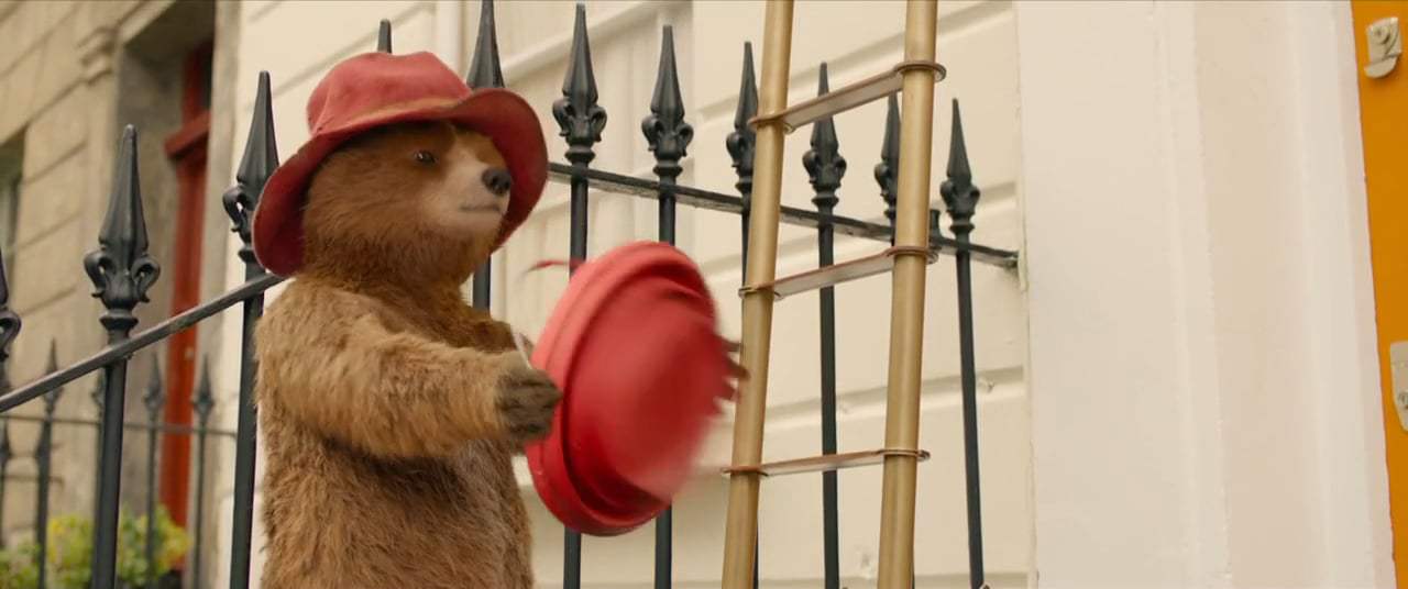 Paddington 2 (2018) - Window Washing Screen Capture #1