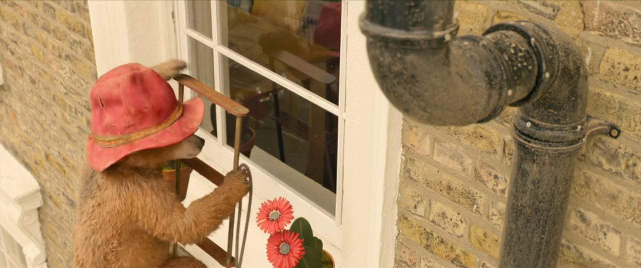 Paddington 2 (2018) - Window Washing Screen Capture #2