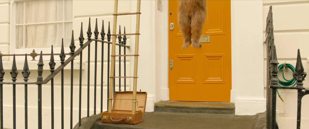 Paddington 2 (2018) - Window Washing Screen Capture #3