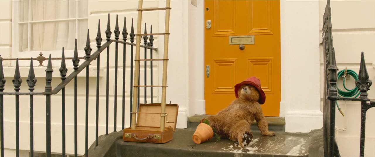 Paddington 2 (2018) - Window Washing Screen Capture #4
