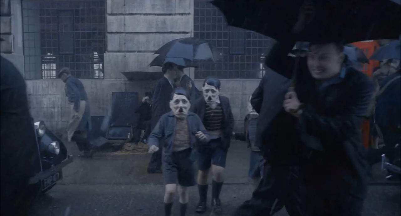 Darkest Hour TV Spot - Golden Globe Winner II (2017) Screen Capture #2