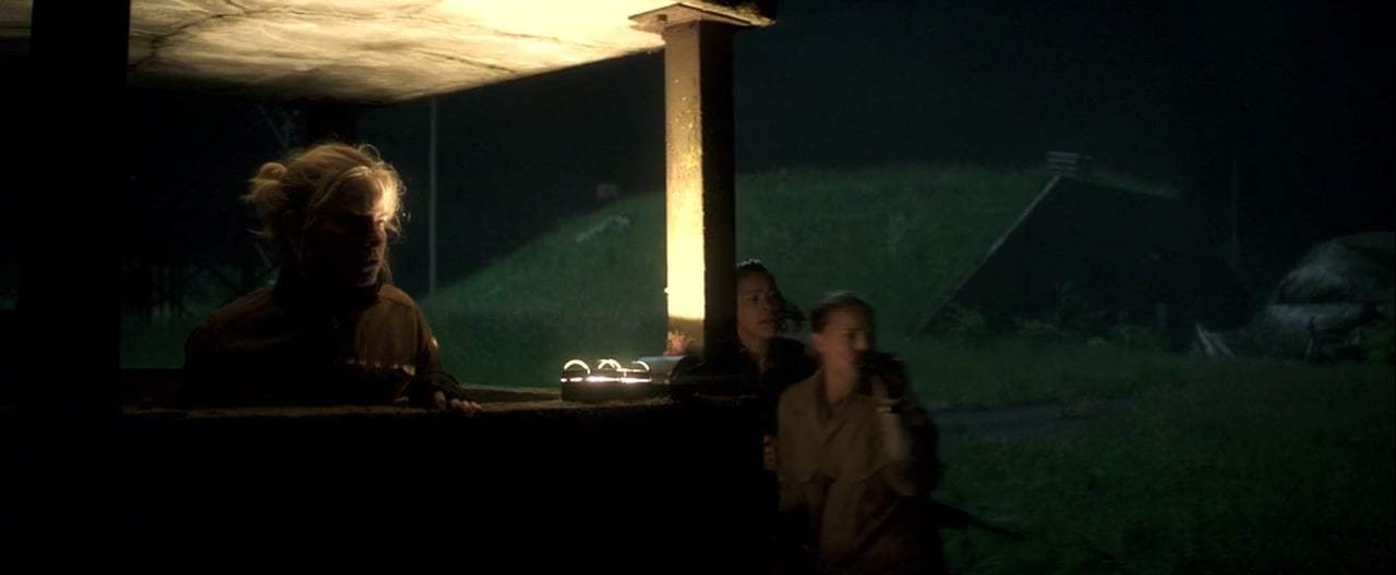 Annihilation (2018) - Bear Takes Sheppard Screen Capture #3