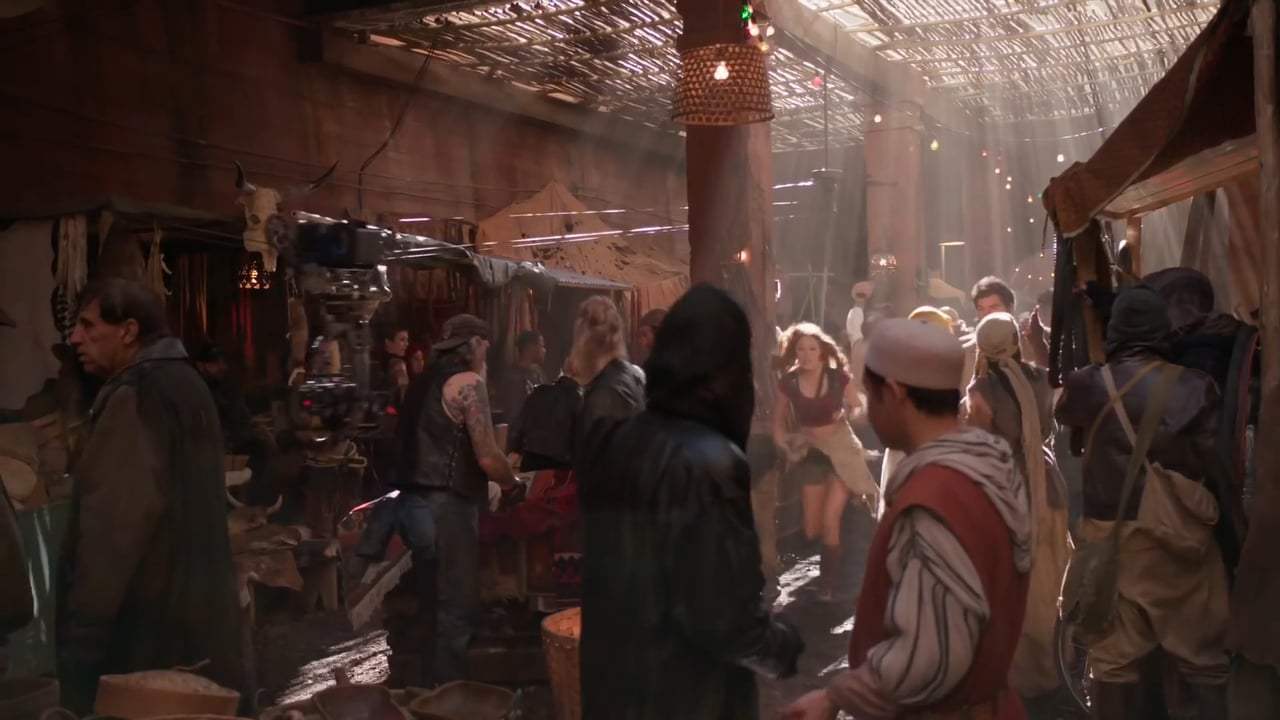 Jumanji: Welcome to the Jungle Featurette - Bazaar (2017) Screen Capture #1