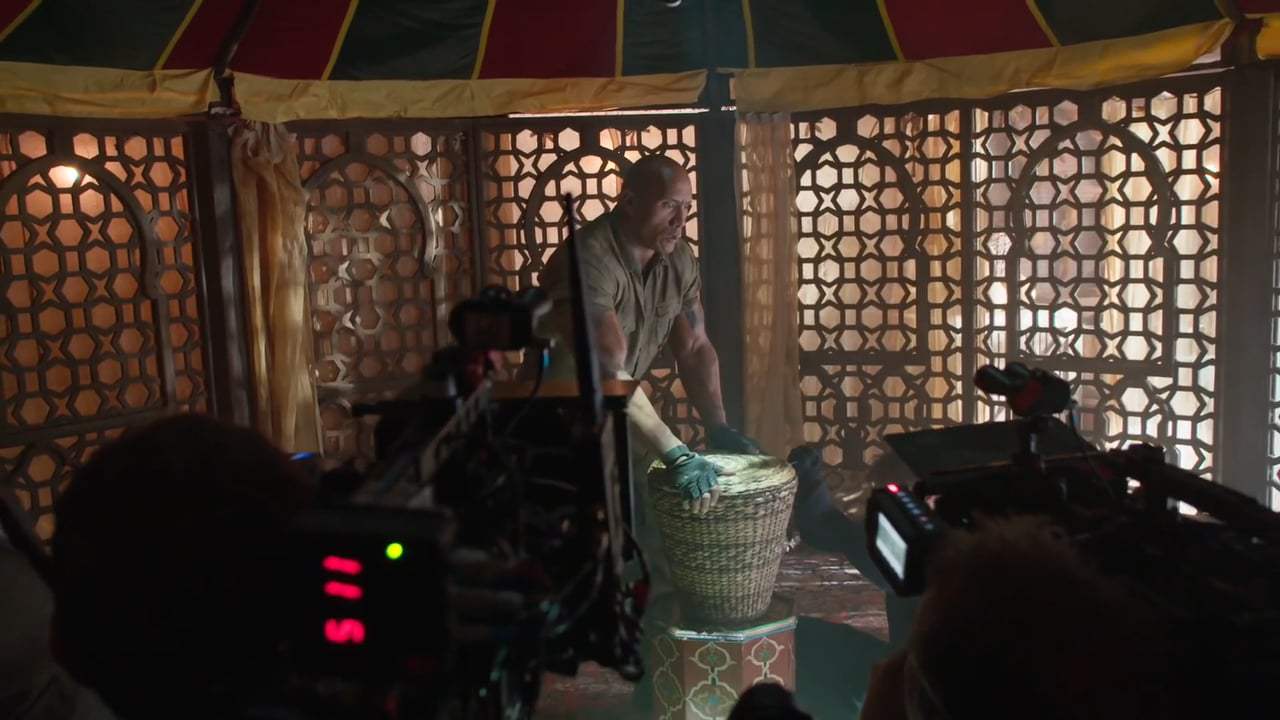Jumanji: Welcome to the Jungle Featurette - Snake (2017) Screen Capture #2