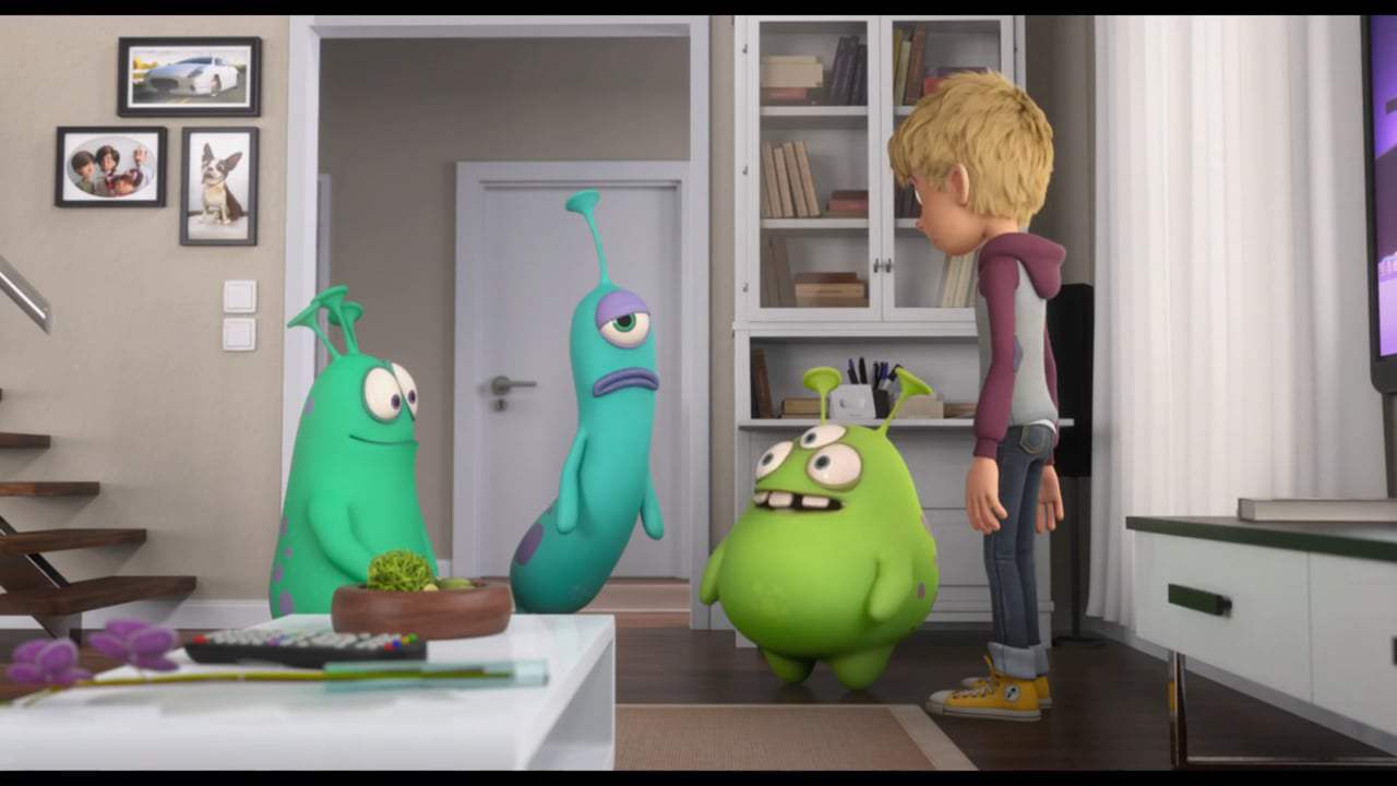 Luis & the Aliens Trailer (2018) Screen Capture #2