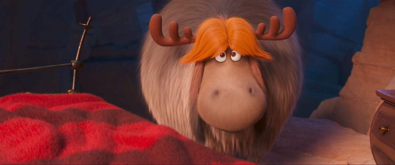The Grinch (2018) - Jump in Bed Screen Capture #2
