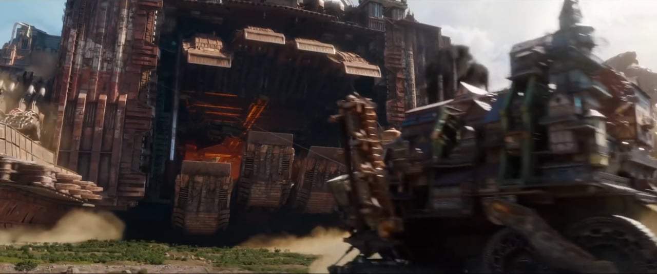 Mortal Engines TV Trailer (2018) Screen Capture #2
