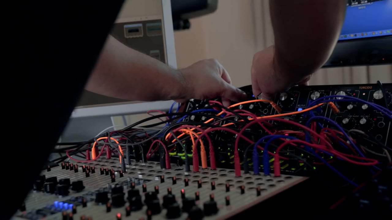 Mortal Engines Featurette - The Sound Artists (2018) Screen Capture #2
