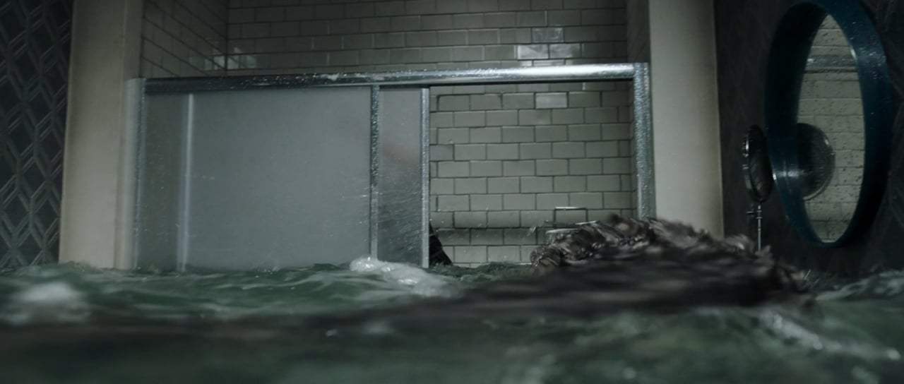 Crawl Trailer (2019) Screen Capture #4