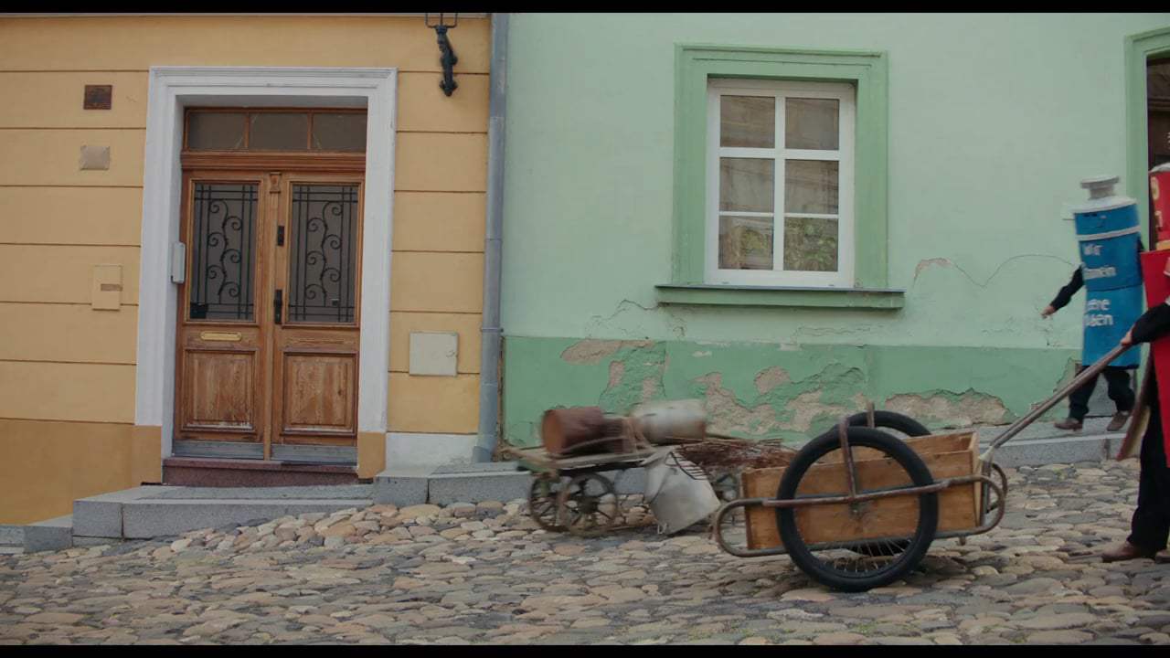 Jojo Rabbit Trailer (2019) Screen Capture #2