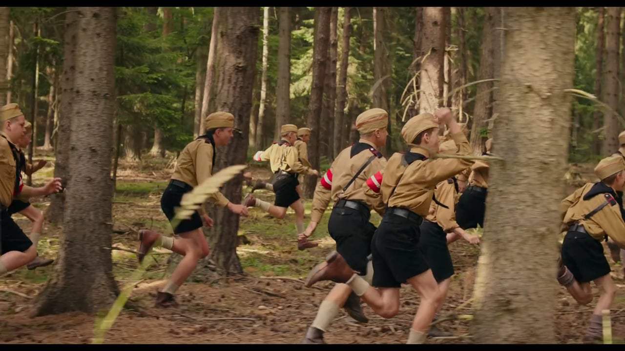 Jojo Rabbit Theatrical Trailer (2019) Screen Capture #1