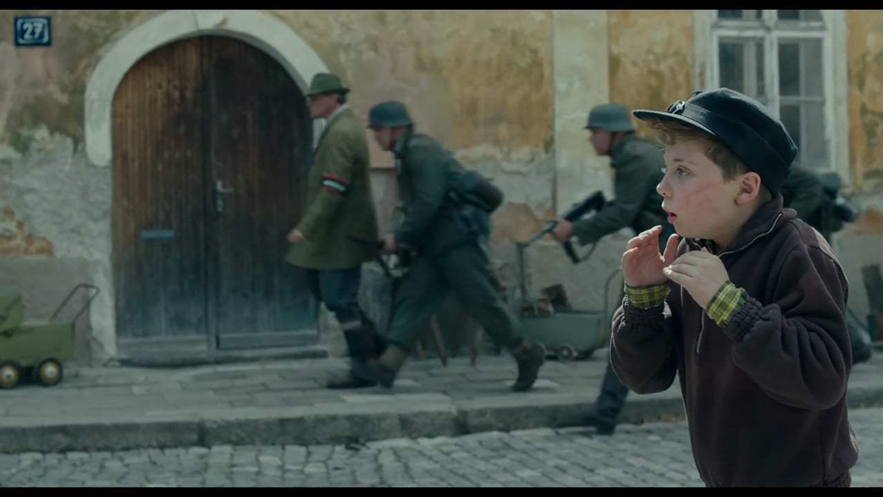 Jojo Rabbit Theatrical Trailer (2019) Screen Capture #4