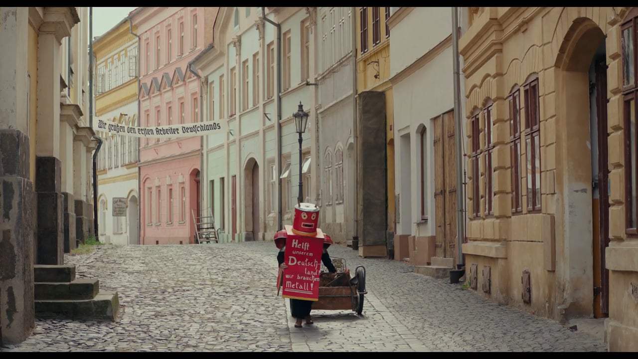 Jojo Rabbit Featurette - Taika Talk (2019) Screen Capture #4