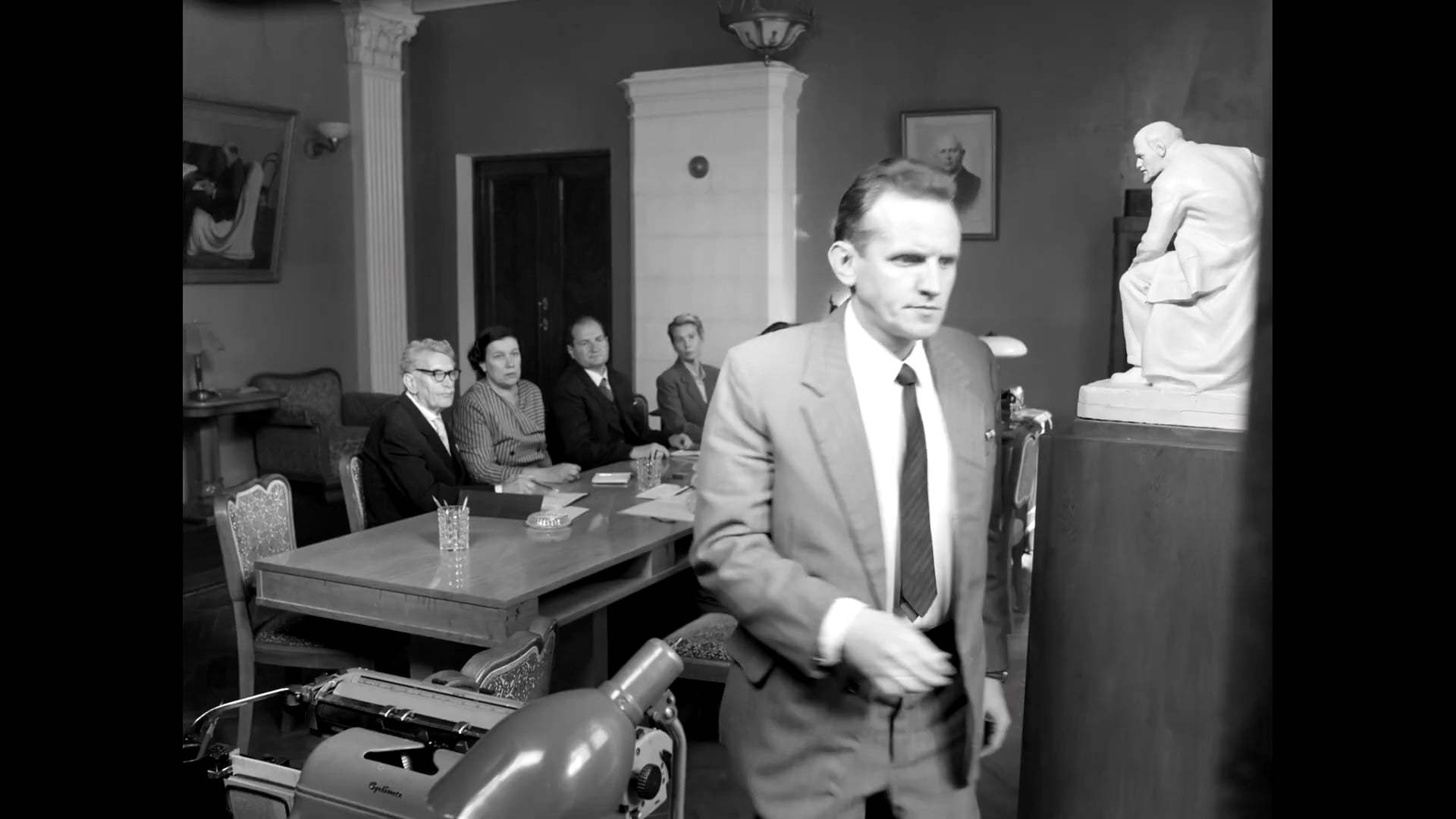 Dear Comrades Trailer (2021) Screen Capture #2