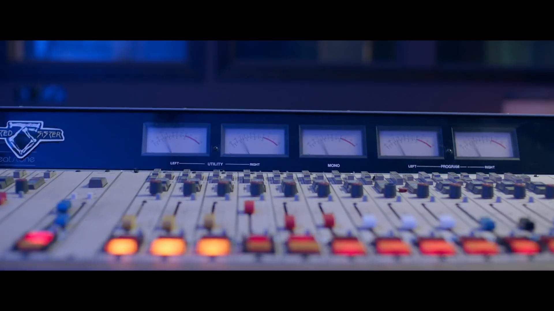 Shoplifters of the World Trailer (2021) Screen Capture #1