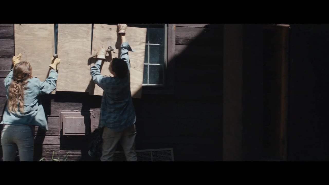 It Comes at Night Featurette - Tension (2017)