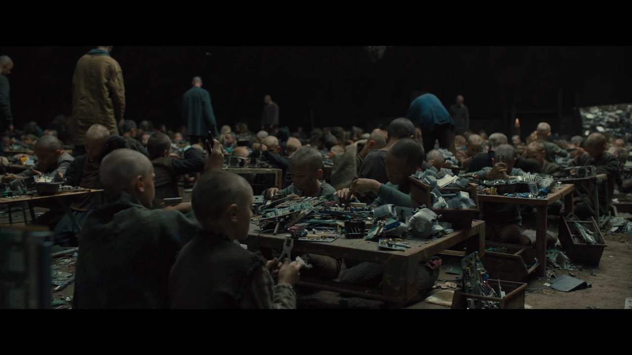 Blade Runner 2049 (2017) - Bigger Than You