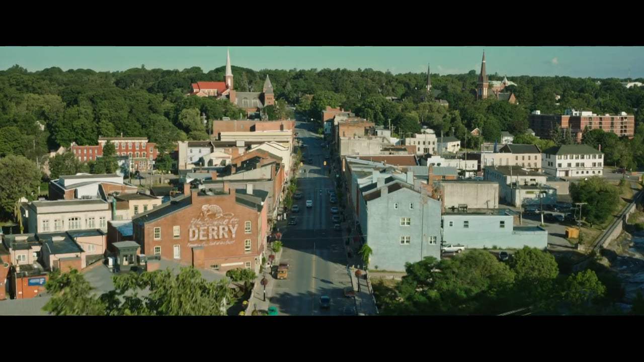 It Featurette - Pennywise (2017)