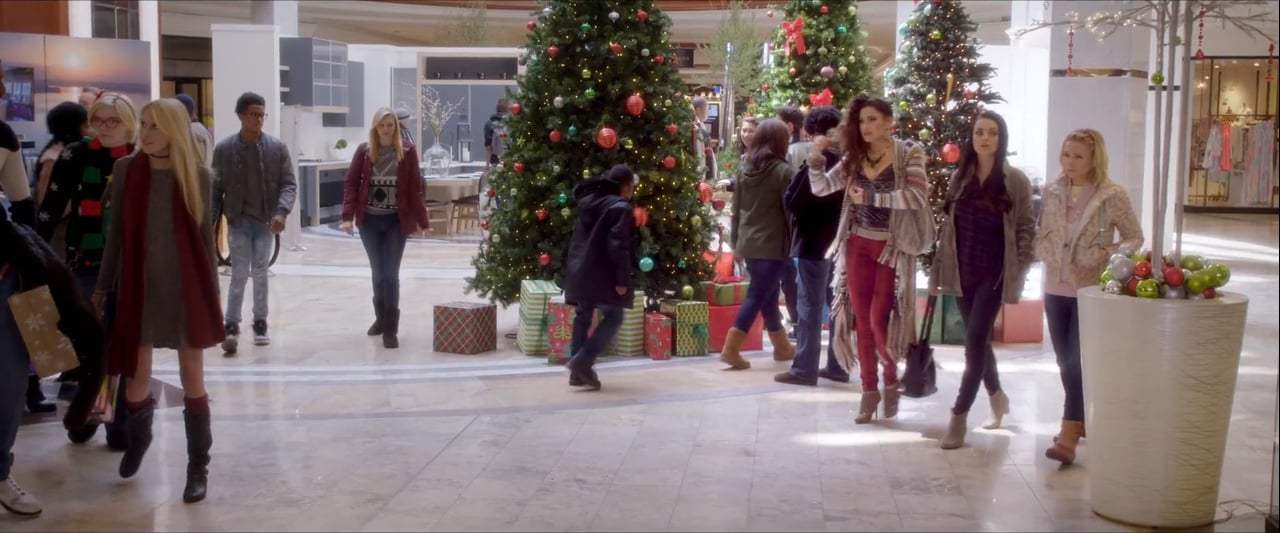 A Bad Mom's Christmas TV Spot - Court (2017)
