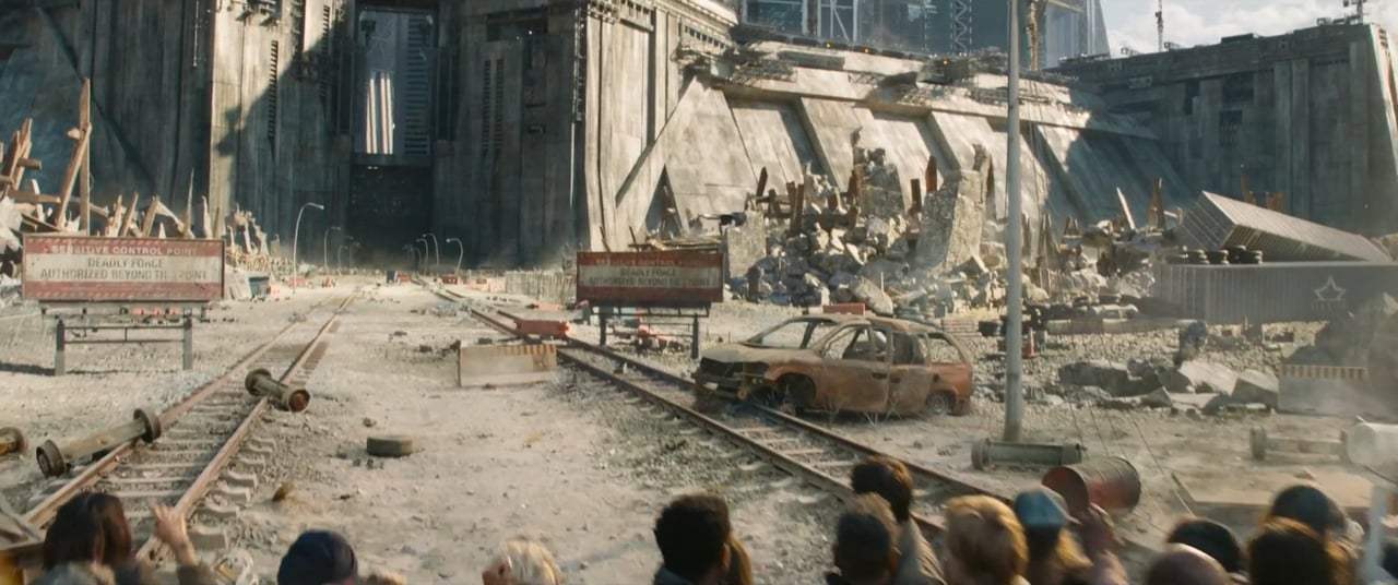 Maze Runner: The Death Cure (2018) - The Wall