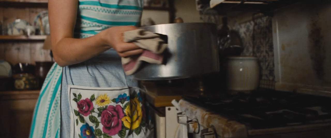On Chesil Beach (2018) - Meet Mum