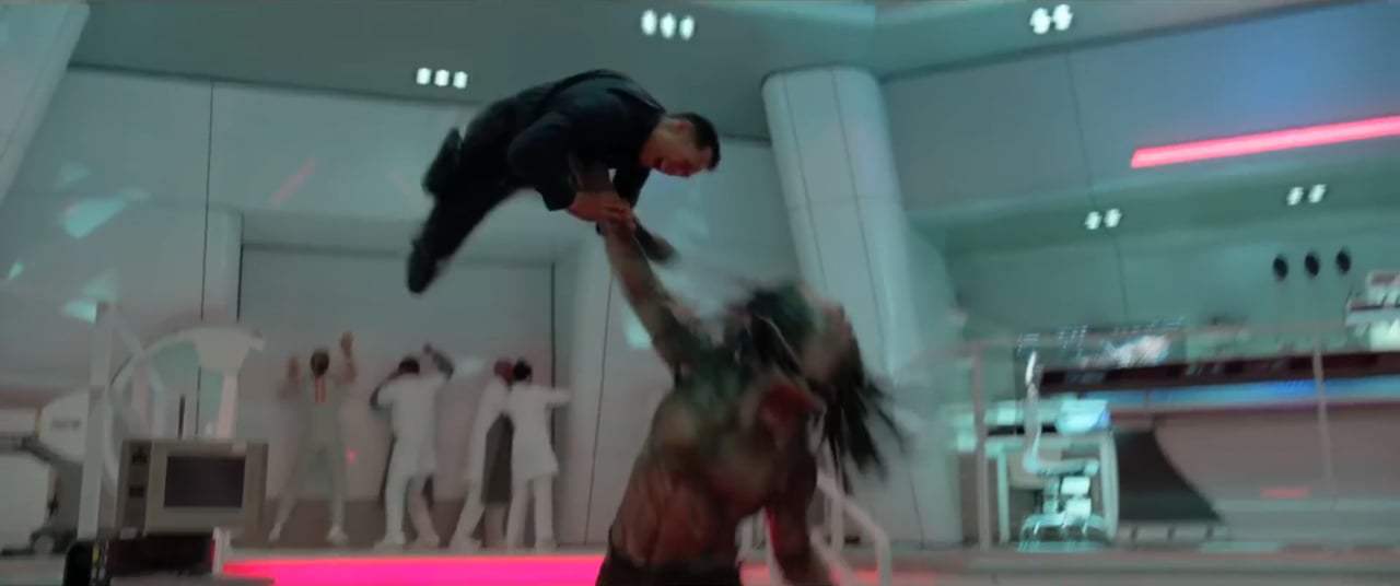 The Predator Featurette - Science of the Ultimate Predator (2018)