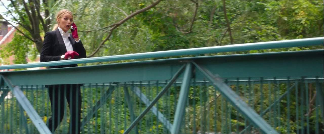 A Simple Favor TV Spot - Critics Rave (2018)