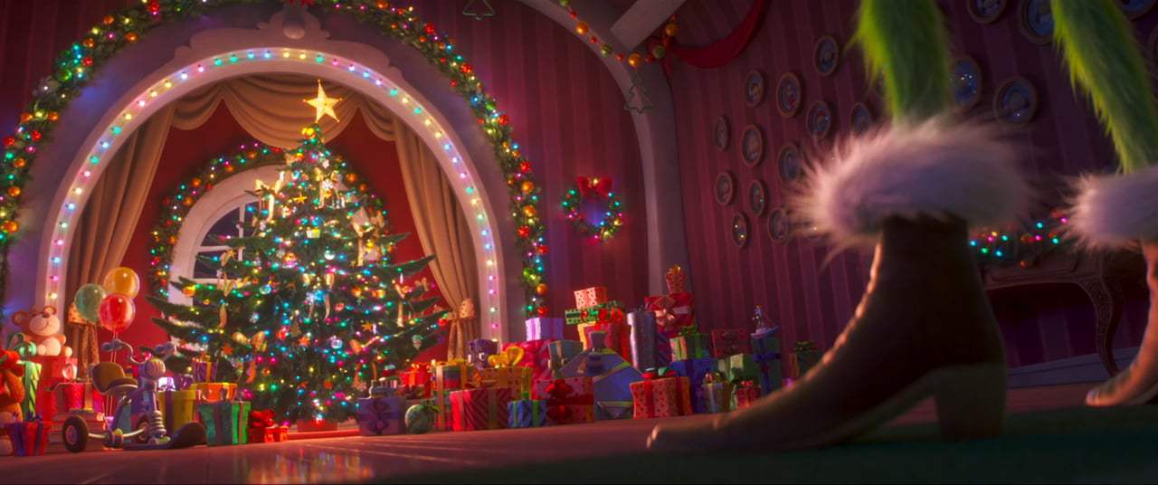 The Grinch (2018) - Stealing Christmas