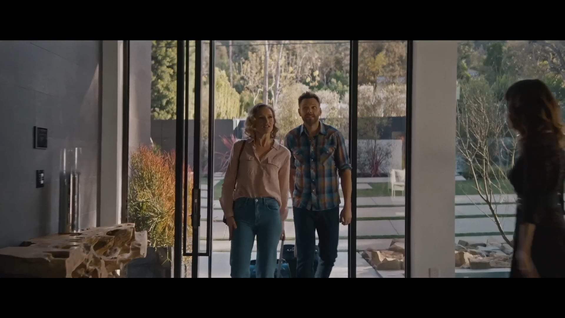 Happily Trailer (2021)